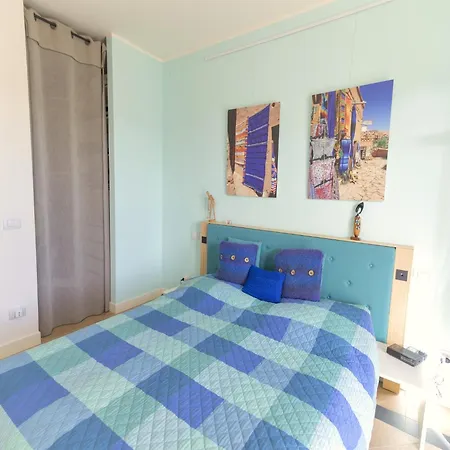 With Terrace For 4 People Apartamento Olbia